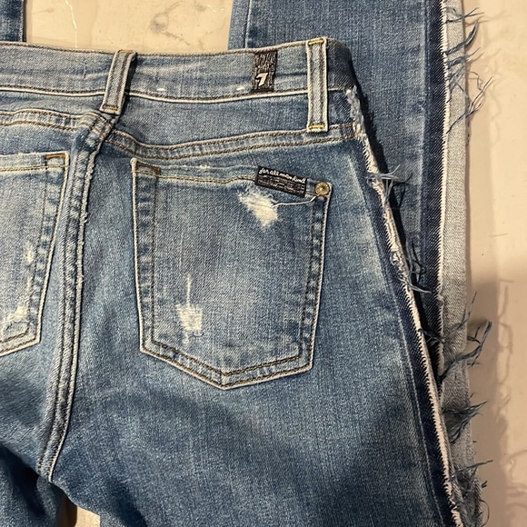 NWOT 7FAM TWO-TONED SKINNIES WITH SIDE FRAYING!! - Picture 10 of 10